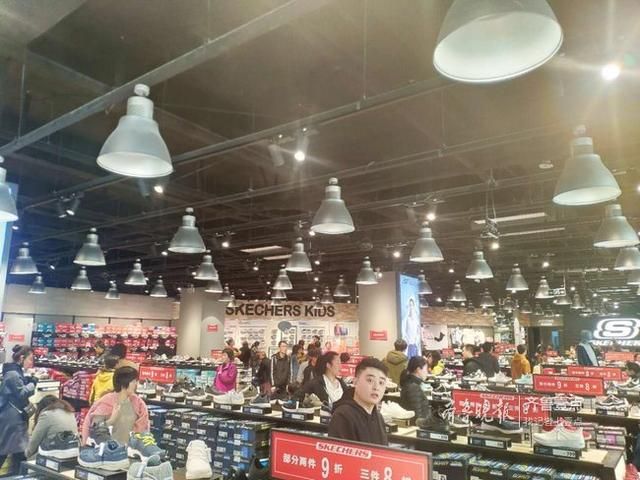奥特莱斯斯凯奇在哪里(奥特莱斯斯凯奇电话)