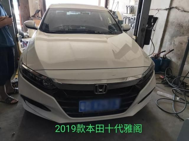 雅阁铭牌在哪个位置(8代雅阁蓝牙在哪个位置)
