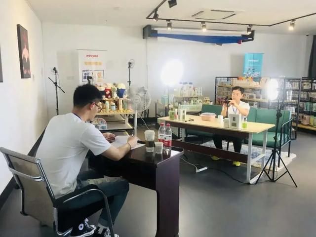 传媒公司靠什么赚钱抖音(传媒公司靠什么赚钱)
