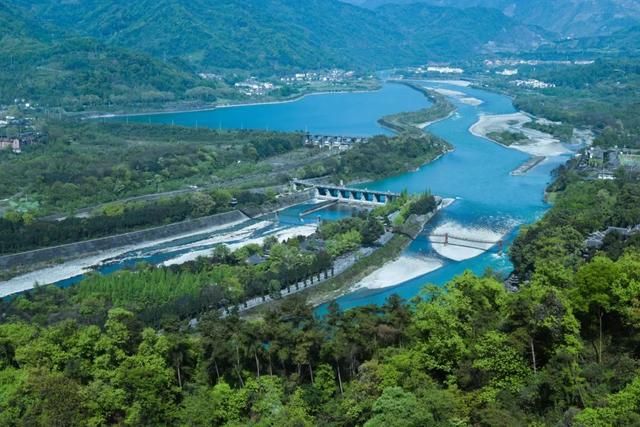 四川牛奶海在哪里(五色海和牛奶海在哪里)