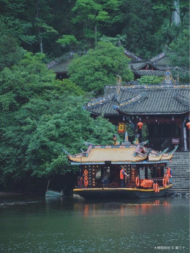 四川牛奶海在哪里(五色海和牛奶海在哪里)