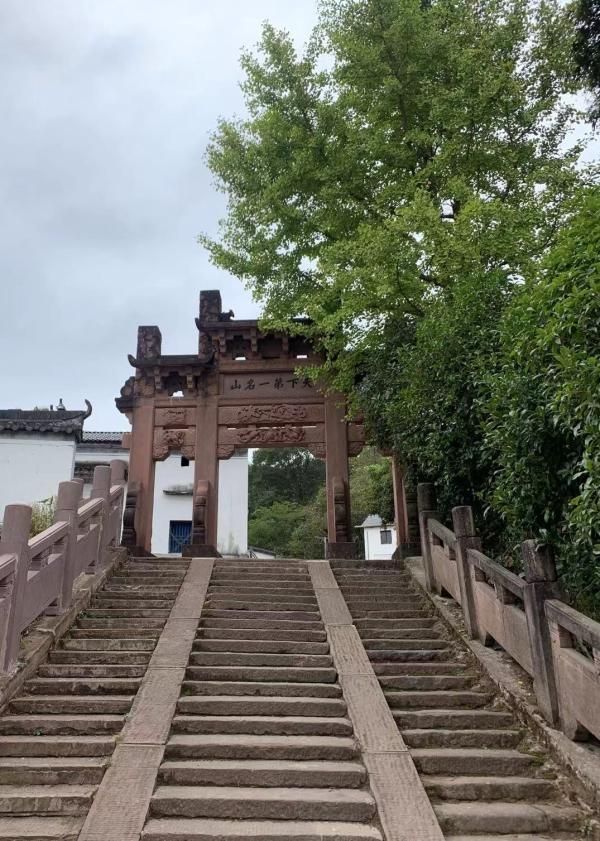 灵验石在哪(凌燕是干嘛的)