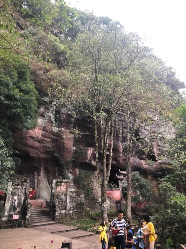 灵验石在哪(凌燕是干嘛的)