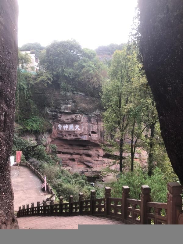 灵验石在哪(凌燕是干嘛的)