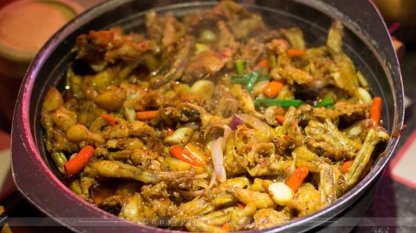 三亚湾美食街在哪里(三亚湾游泳区在哪里)