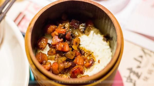 三亚湾美食街在哪里(三亚湾游泳区在哪里)