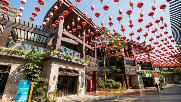 三亚湾美食街在哪里(三亚湾游泳区在哪里)