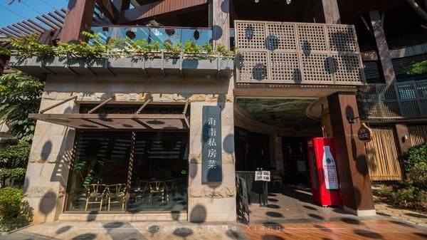 三亚湾美食街在哪里(三亚湾游泳区在哪里)