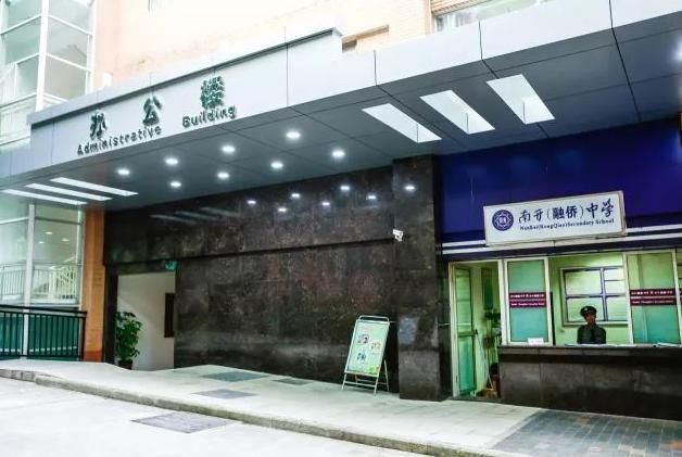 重庆杨家坪彩云湖高中怎么样(重庆杨家坪彩云湖中学初中部怎么样)