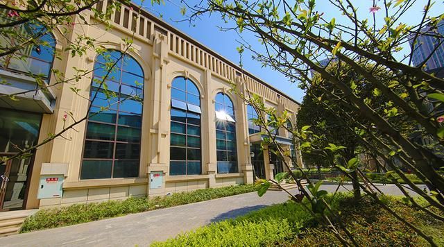 重庆杨家坪彩云湖高中怎么样(重庆杨家坪彩云湖中学初中部怎么样)