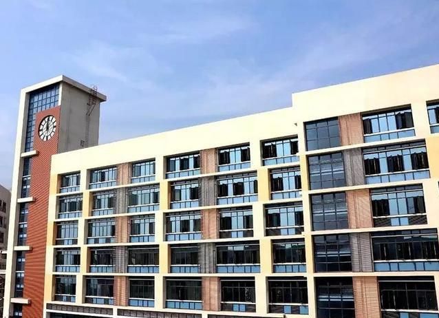 重庆杨家坪彩云湖高中怎么样(重庆杨家坪彩云湖中学初中部怎么样)