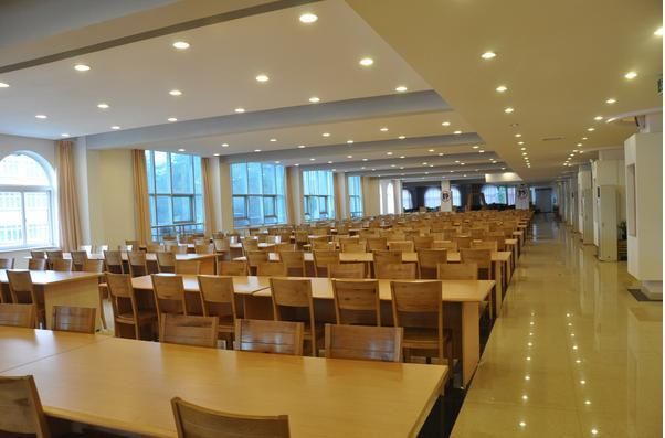 重庆杨家坪彩云湖高中怎么样(重庆杨家坪彩云湖中学初中部怎么样)