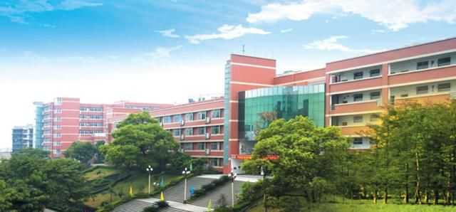 重庆杨家坪彩云湖高中怎么样(重庆杨家坪彩云湖中学初中部怎么样)