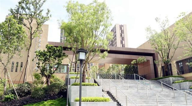 重庆杨家坪彩云湖高中怎么样(重庆杨家坪彩云湖中学初中部怎么样)