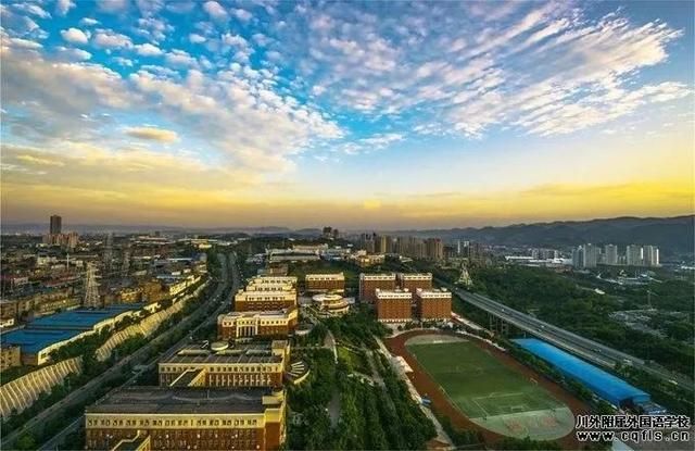 重庆杨家坪彩云湖高中怎么样(重庆杨家坪彩云湖中学初中部怎么样)