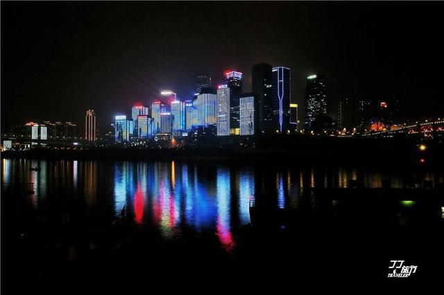 洪崖洞夜景在哪里看(洪崖洞夜景作文)