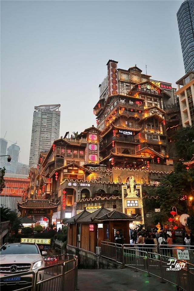 洪崖洞夜景在哪里看(洪崖洞夜景作文)