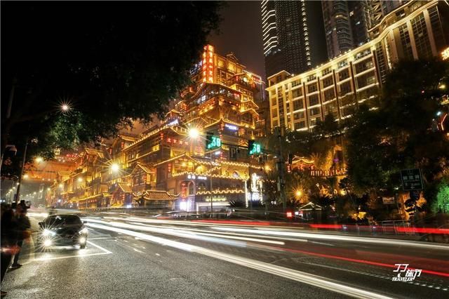 洪崖洞夜景在哪里看(洪崖洞夜景作文)
